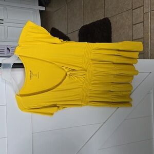 Size zero (size 12) mustard yellow cute top from torrid. Only worn a few times.